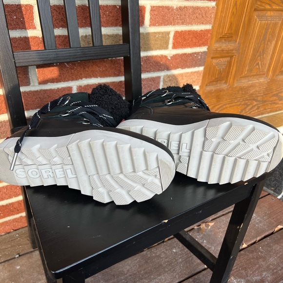 Sorel Snow Boots size 9.5 - Picture 2 of 6